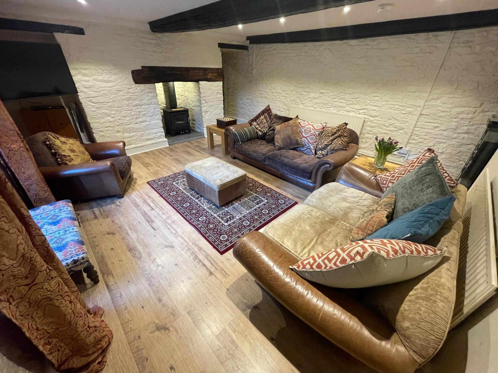 Large Historic Farmhouse In Rhondda Valley Perfect For Groups With Hot Tub Blaencwm Bagian luar foto