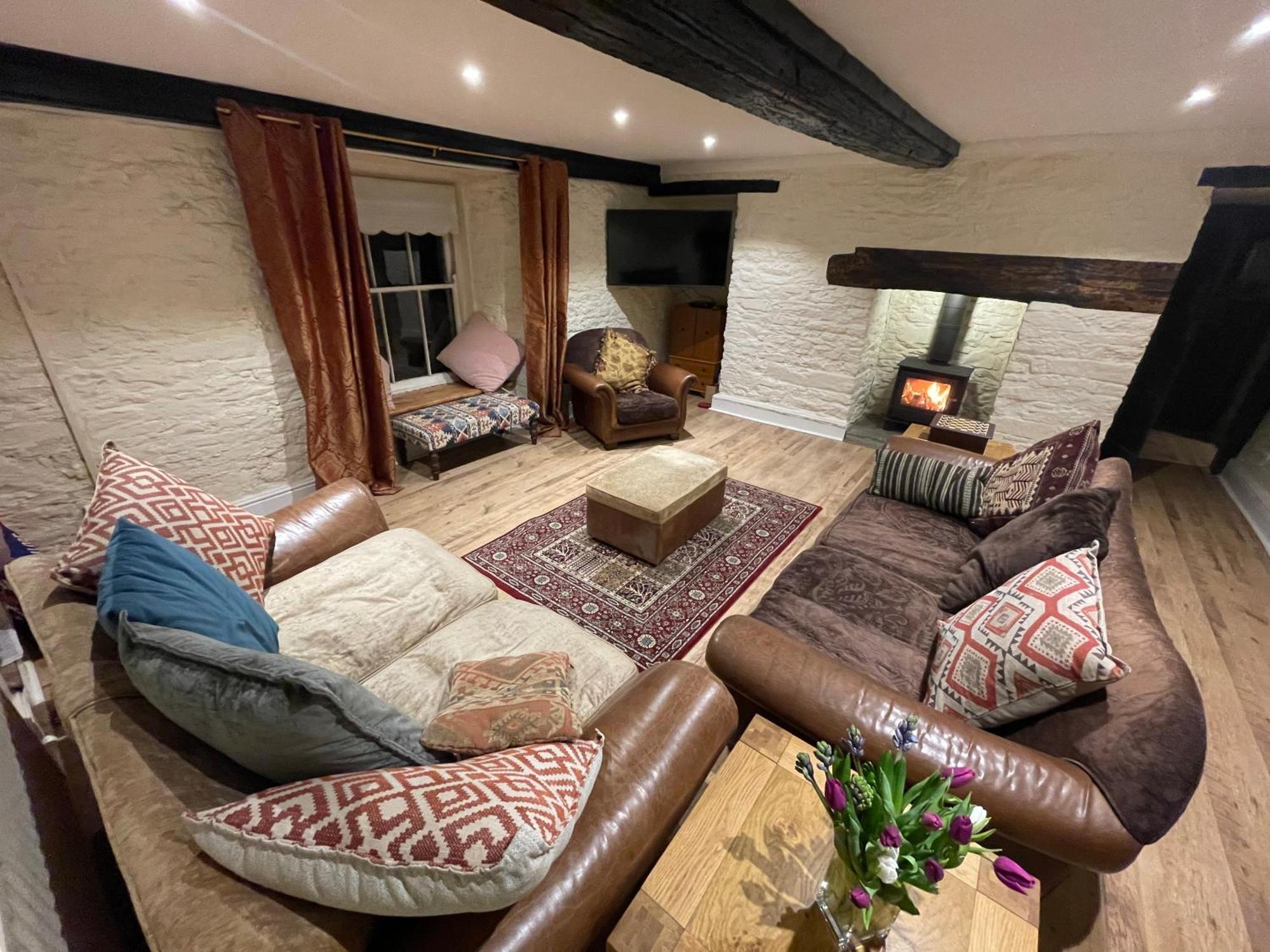 Large Historic Farmhouse In Rhondda Valley Perfect For Groups With Hot Tub Blaencwm Bagian luar foto